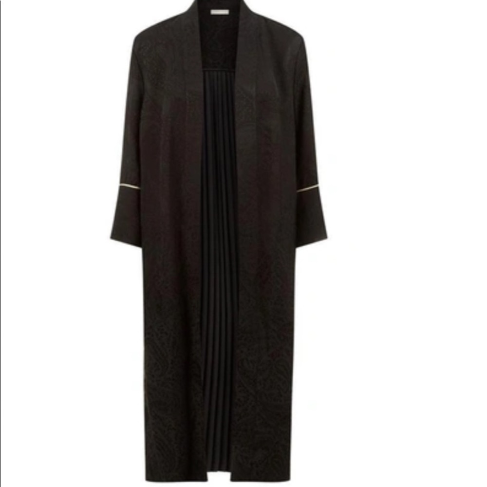 Maje Kimono Vlisse Black Paisley Jaquard Crepe. Size 1- Small. Pleated Back Robe